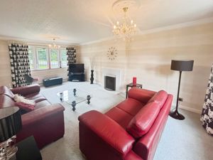 Lounge- click for photo gallery